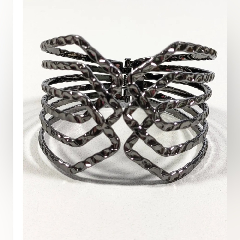 🌺🌸🌼Gunmetal Gray Textured Cut Out Wide Hinge Bangle
